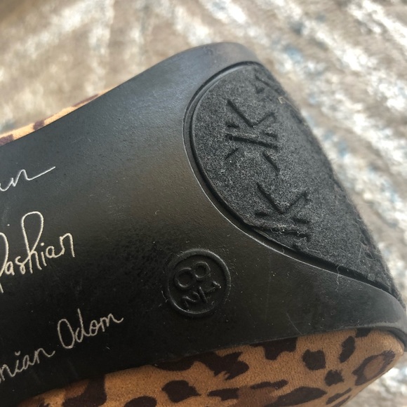 Shoes - Picture 6 of 9